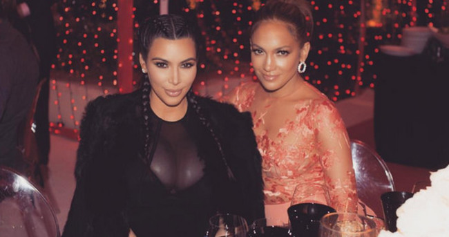 Kim Kardashian: Dev göğüslerimden nefret ediyorum