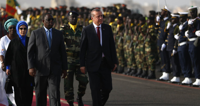 Erdoğan Senegal’de resmi törenle karşılandı