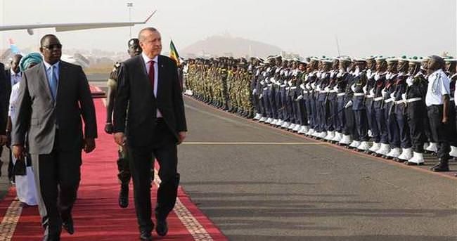 Senegal’de Cumhurbaşkanı Erdoğan için özel karşılama töreni