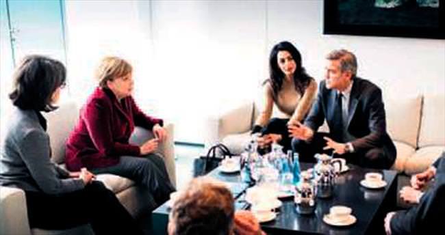 Clooney çifti Merkel’le buluştu
