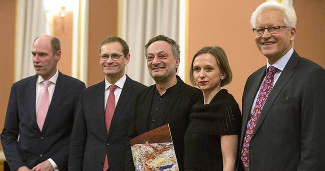 Türk yazar Zaimoğlu’na Berlin Edebiyat Ödülü verildi