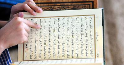 İsveç’te Kur’an-ı Kerim okuyan yolcuya suçlu muamelesi