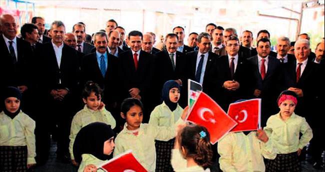 Bakan Eroğlu Suriyeli öğrencileri ziyaret etti