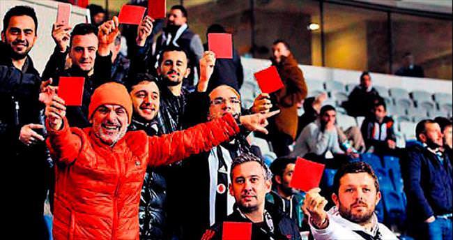 ’Futbolun katili Türk hakemleri’