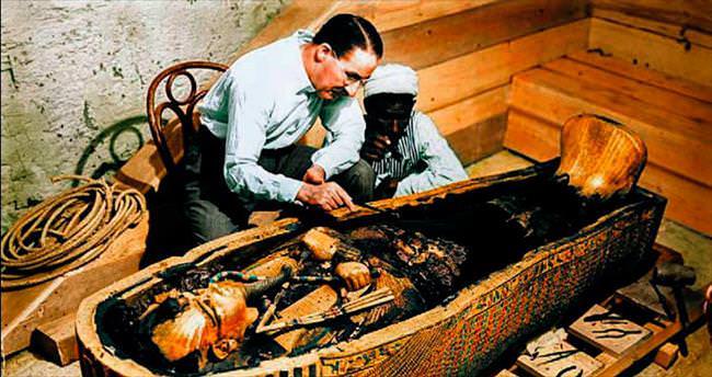 Tutankamon’un mezar odasında iki sır kapı