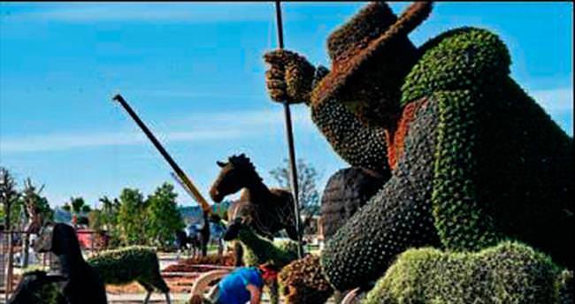 Dünyanın en büyük canlı bitki heykel sergisi