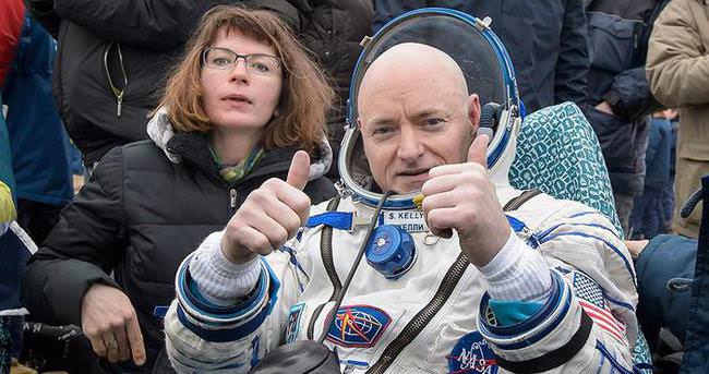 Uzayda bir yıl geçiren Kelly ve Kornienko Dünya’ya döndü