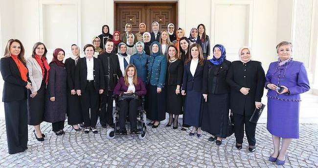 Sare Davutoğlu AK Partili kadın milletvekilleriyle bir araya geldi