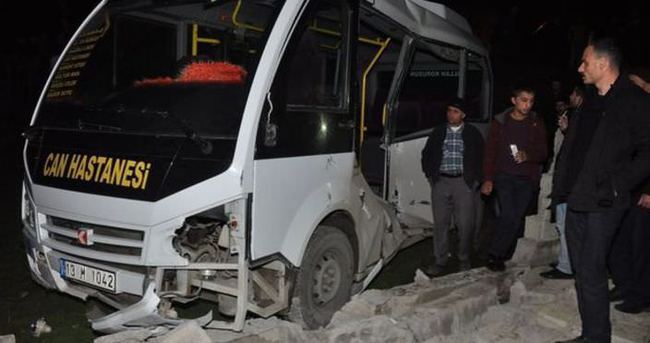 Bitlis’te yük treni minibüse çarptı: 1 ölü, 3 yaralı