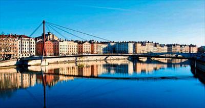 Köprülerin oya gibi işlendiği şehir Lyon