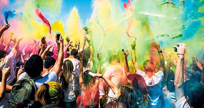 Mistik ülkenin en renkli festivali