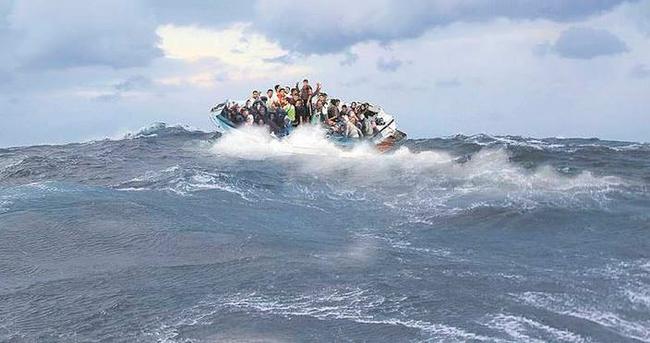 Ege’de mülteci teknesi battı: 8 kayıp