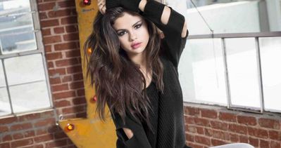 Selena Gomez fena dağıttı!