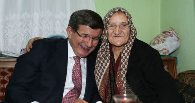 Başbakan Davutoğlu Emine Küreksiz’i sevindirdi