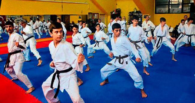Karate Dan Hazırlık Eğitimi Adana’da yapıldı
