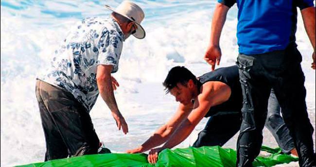 Paraşütü denize düştü turist ölümden kurtuldu