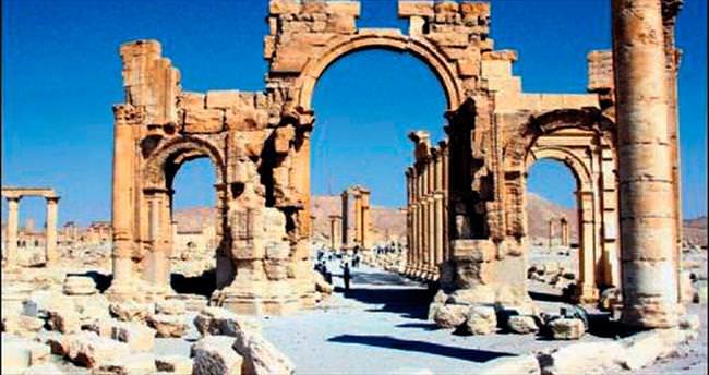 Palmira’ya DAEŞ kadar Esad da zarar verdi