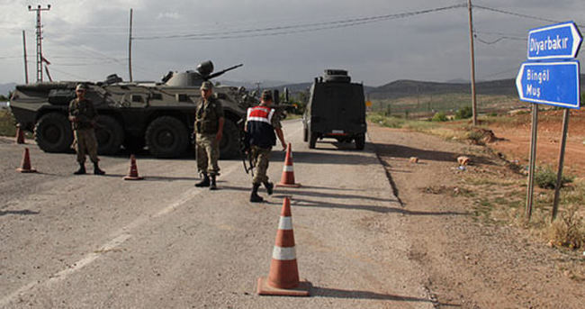 Yol kapatan PKK’lılara operasyon
