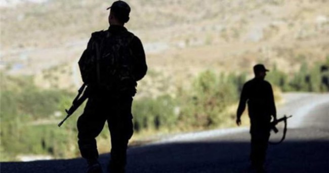 PKK’lı kadın terörist yol kontrolünde yakayı ele verdi