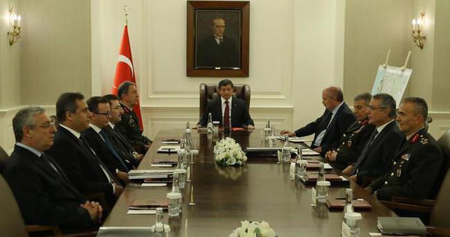Başbakan Davutoğlu’ndan FETÖ ile mücadele toplantısı