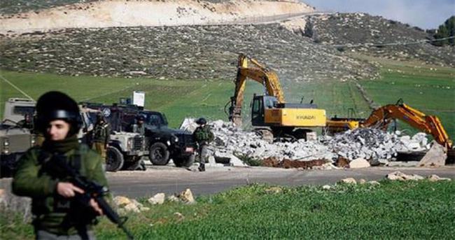 İsrail 3 Filistinlinin evini yıktı