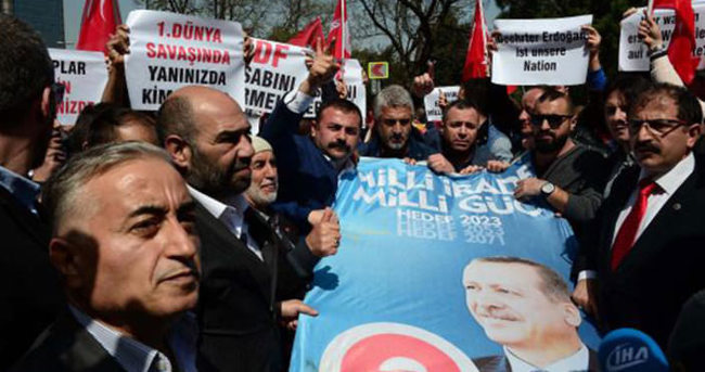 ZDF’nin İstanbul ofisi önünde eylem