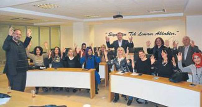 AK Parti İzmir’den işaret dili atağı