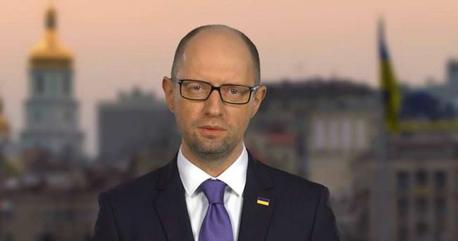 Ukrayna Başbakanı televizyon programında istifa ettiğini açıkladı