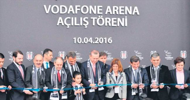 Bakan Berat Albayrak: Türk futbolu için gurur günü