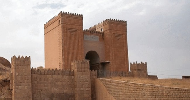 IŞİD Ninova’da 2 bin yıllık Maşki Kapısı’nı yok etti