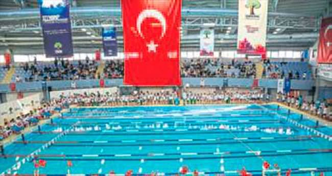 Yüzme kupasına 450 sporcu katıldı