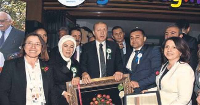 Yücel’den Erdoğan’a ipek kozası tablosu
