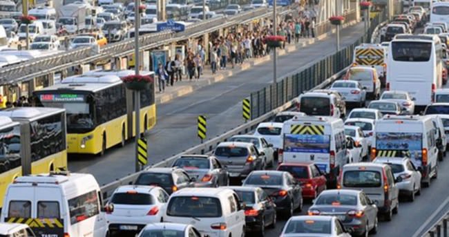 Bisiklet turu ve maraton İstanbul trafiğini kilitledi