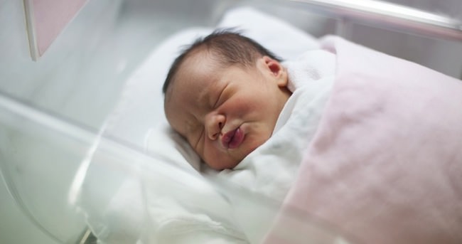 ’Erken doğan bebeklerde reflü riski artıyor’