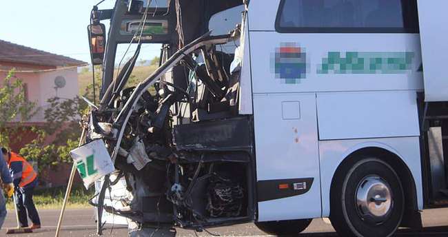 Otobüsle TIR çarpıştı: 5 yaralı