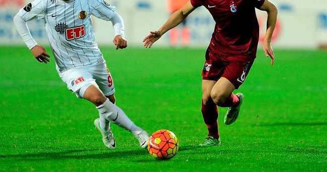 10 kişilik Trabzonspor, Eskişehir’de penaltıyla yıkıldı