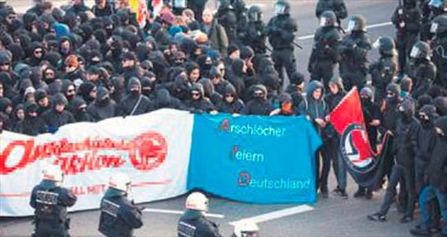 Almanya’da 400 göstericiye tutuklama