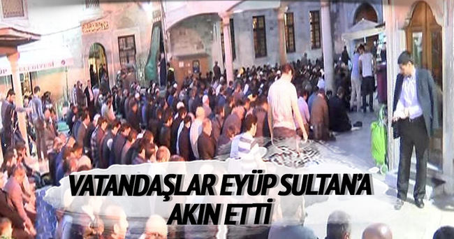 Miraç Kandili’nde vatandaşlar Eyüp Sultan Camii’ne akın etti