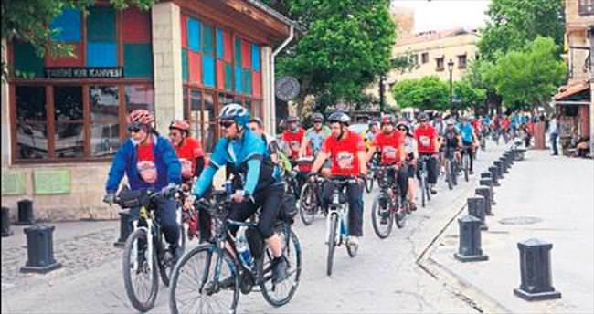 Bisiklet tutkunları Gaziantep’i turladı