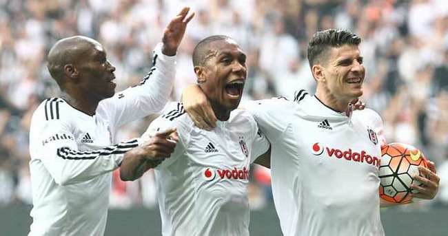 Şampiyon Beşiktaş, kutlamalara statta başladı