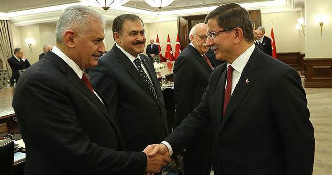 Başbakan Davutoğlu Binali Yıldırım’ı tebrik etti