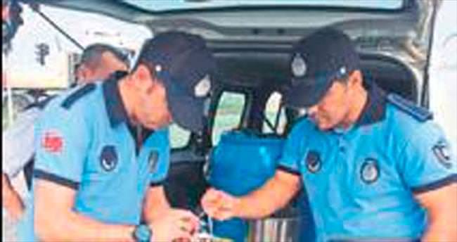 Ceyhan Belediyesi Zabıta Müdürlüğü süt kontrolü yapıyor