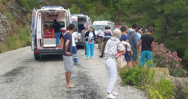 Turistleri taşıyan cip baraja uçtu: 4 kayıp, 6 yaralı