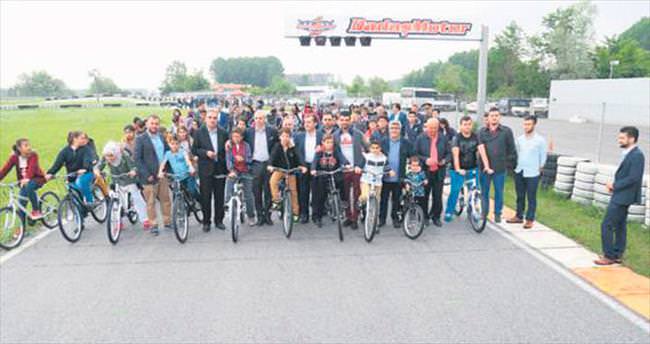 Kenan Sofuoğlu’ndan yetimlere 105 bisiklet