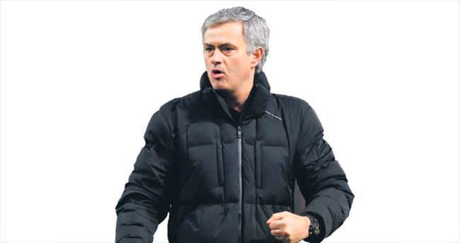 Mourinho’nun eli kulağında