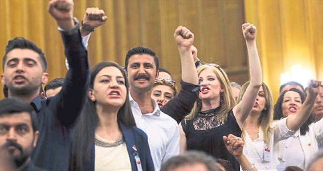 CHP’li küfürbaz gençlere AK Parti’den tepki yağdı