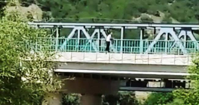 Genç kız köprüden Sakarya Nehri’ne atladı