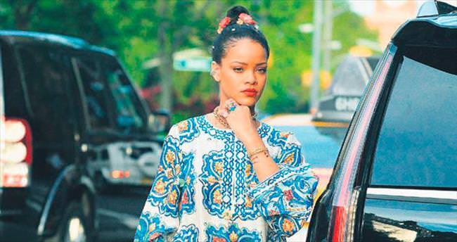 Rihanna’nın yaz şıklığı