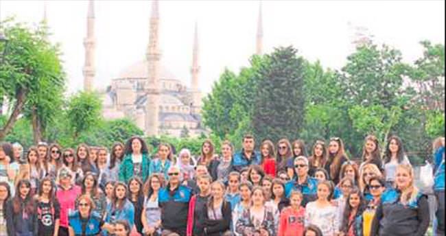 Polisten 80 çocuğa İstanbul-Bursa gezisi