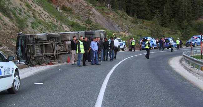 Çankırı’da yolcu otobüsü devrildi: 24 yaralı